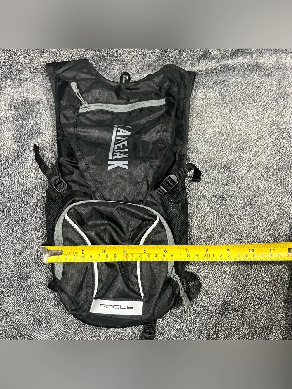 CamelBak Rogue Hydration Pack, Black/Graphite, Water, Hiking